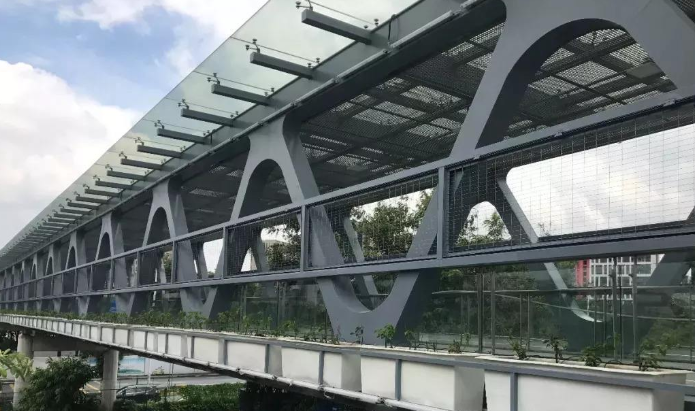 合山论管桁架结构工程弯管加工防锈处理的方法